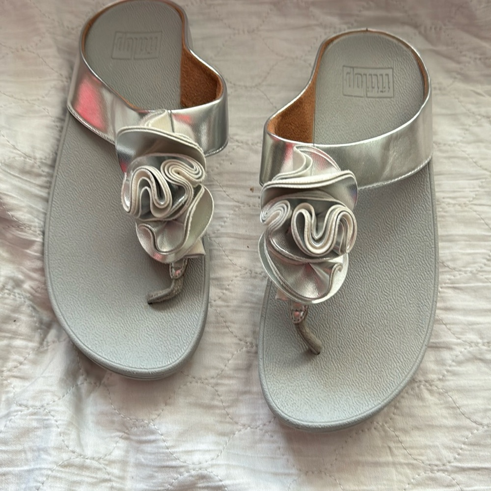 FitFlop size 8 silver metallic